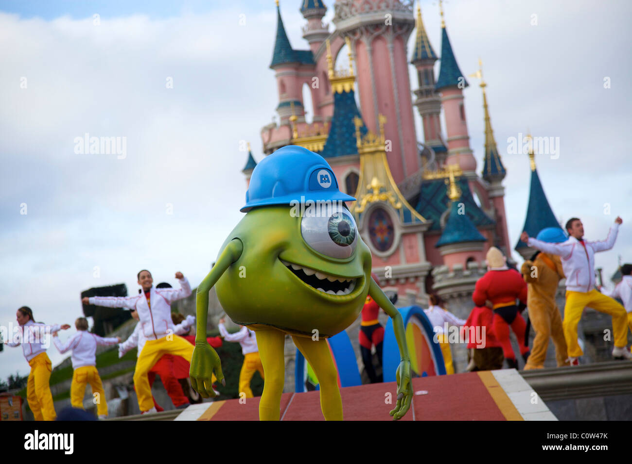 Costume characters dancing at Disneyland Paris Stock Photo