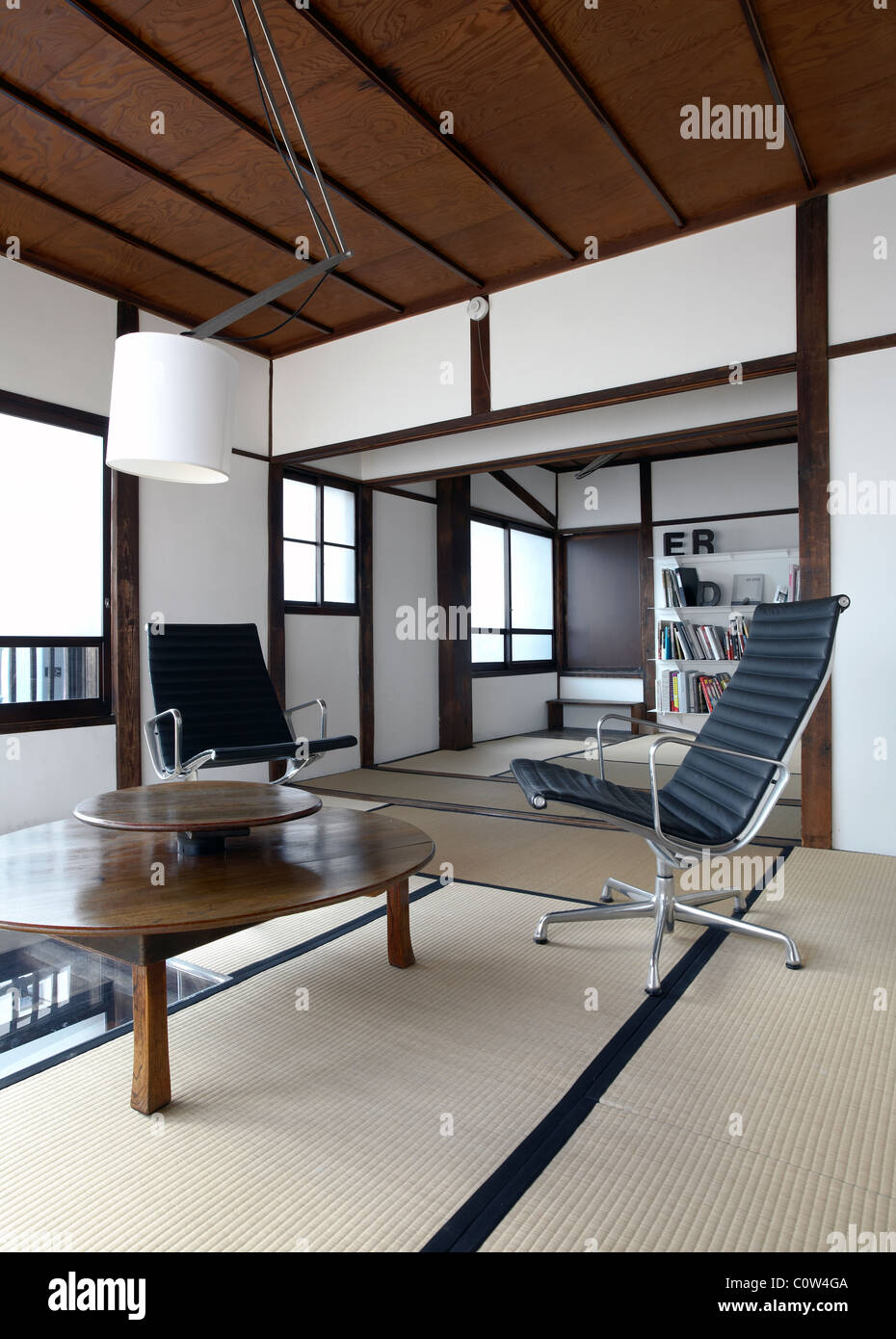 Contemporary tatami room in a japanese living room with C. Eames office