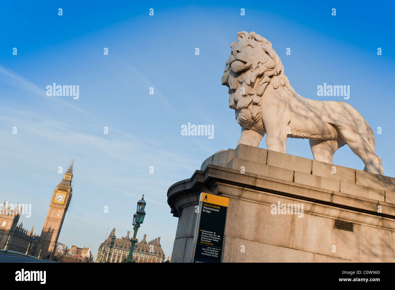The South Bank Lion At The South Eastern End Of Westminster Bridge Stock Photo Alamy The South Bank Lion At The South Eastern End Of Westminster Bridge Stock Photo Alamy