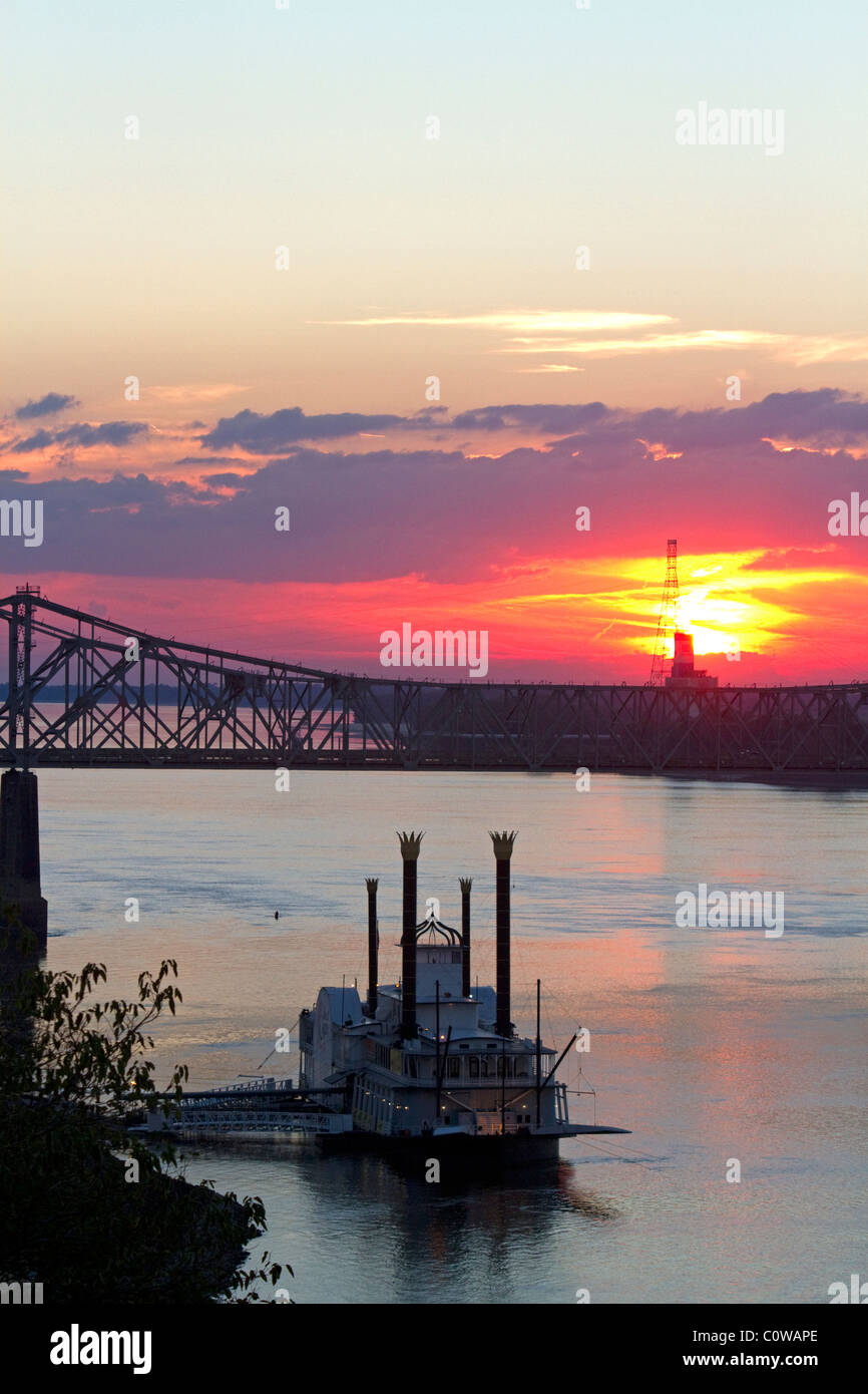 Steamboat at the Natchez-Vidalia Bridges spanning the Mississippi River between Vidalia, Louisiana and Natchez, Mississippi. Stock Photo