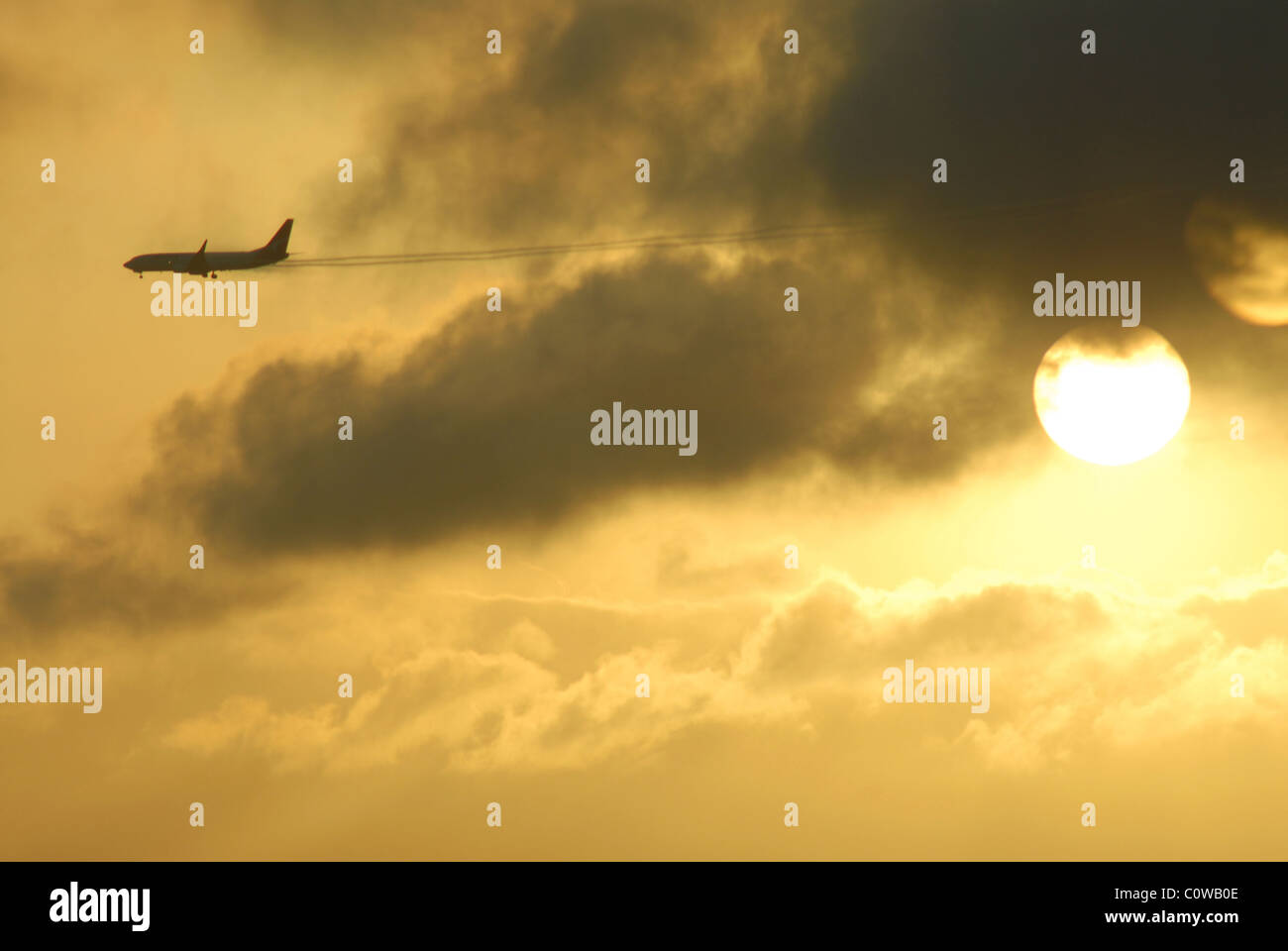 Back of plane landing hi-res stock photography and images - Alamy