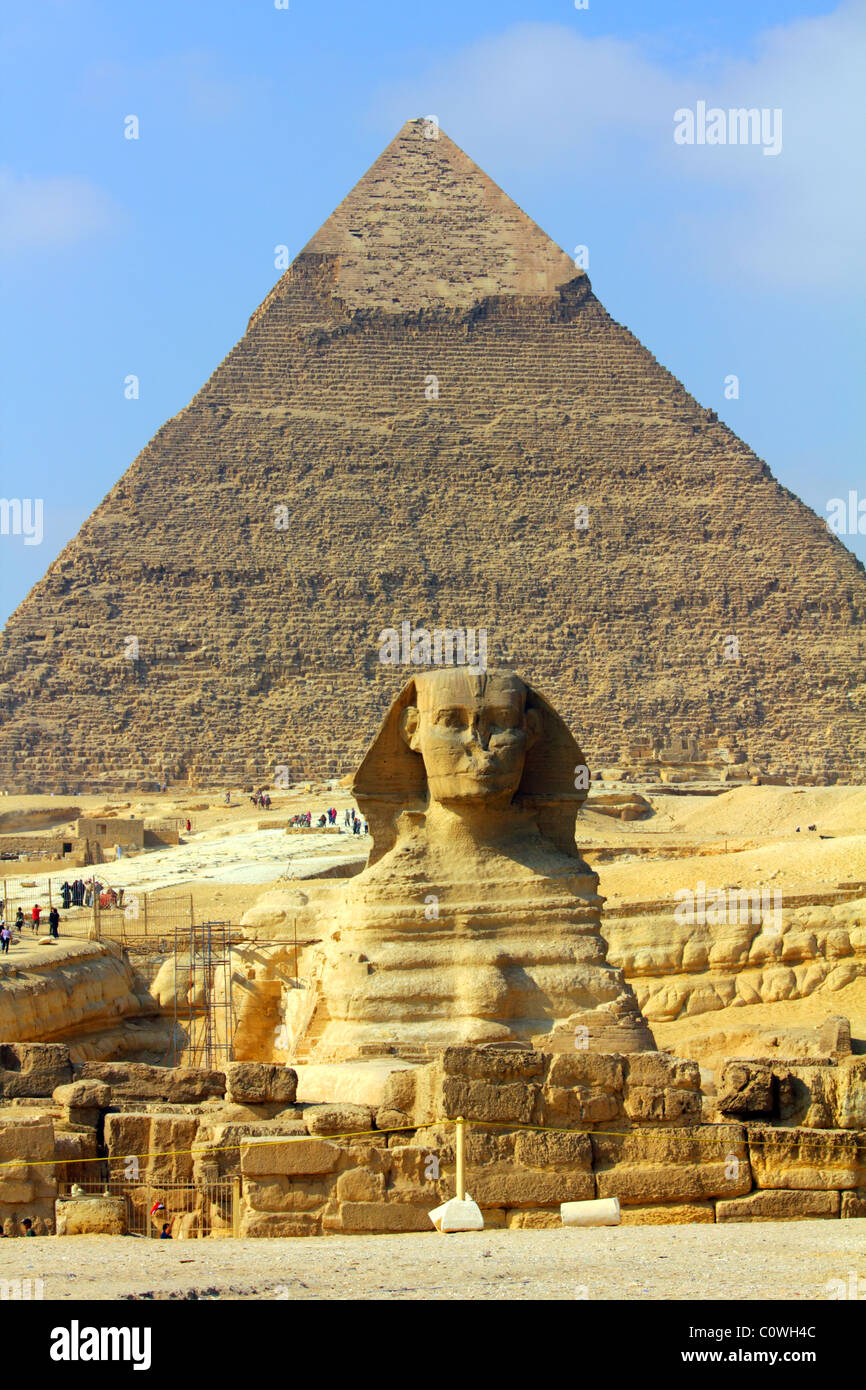 famous ancient egypt pyramid and sphinx in Giza Stock Photo - Alamy
