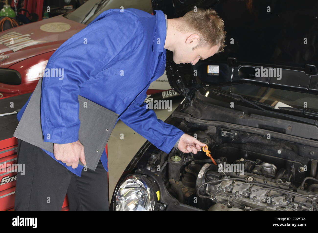 master mechanic check a car Stock Photo Alamy