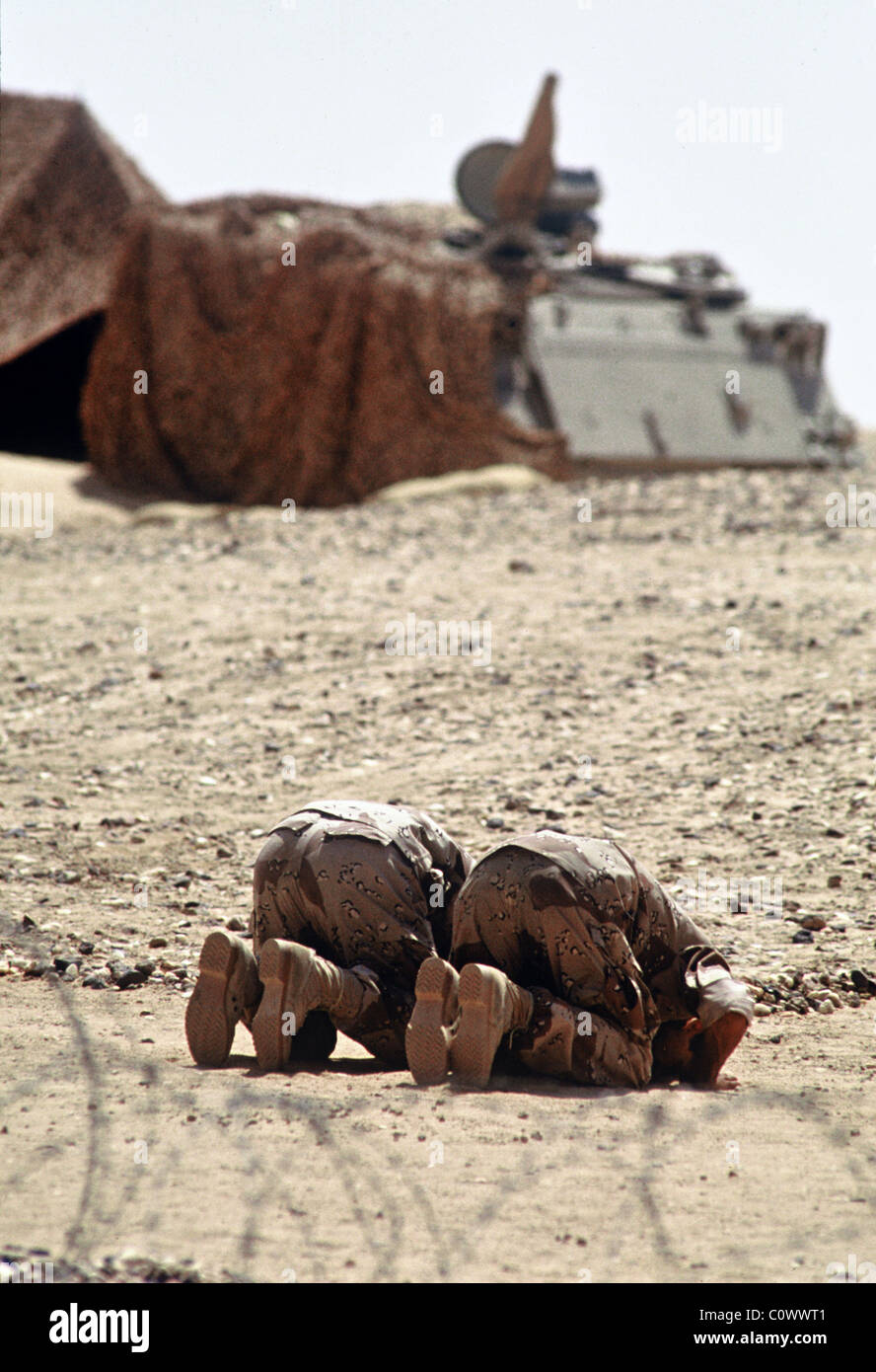 saudi soldiers praying in the desert during the  gulf war, 1990, near the saudi-iraqi border, during operation desert shield. Stock Photo