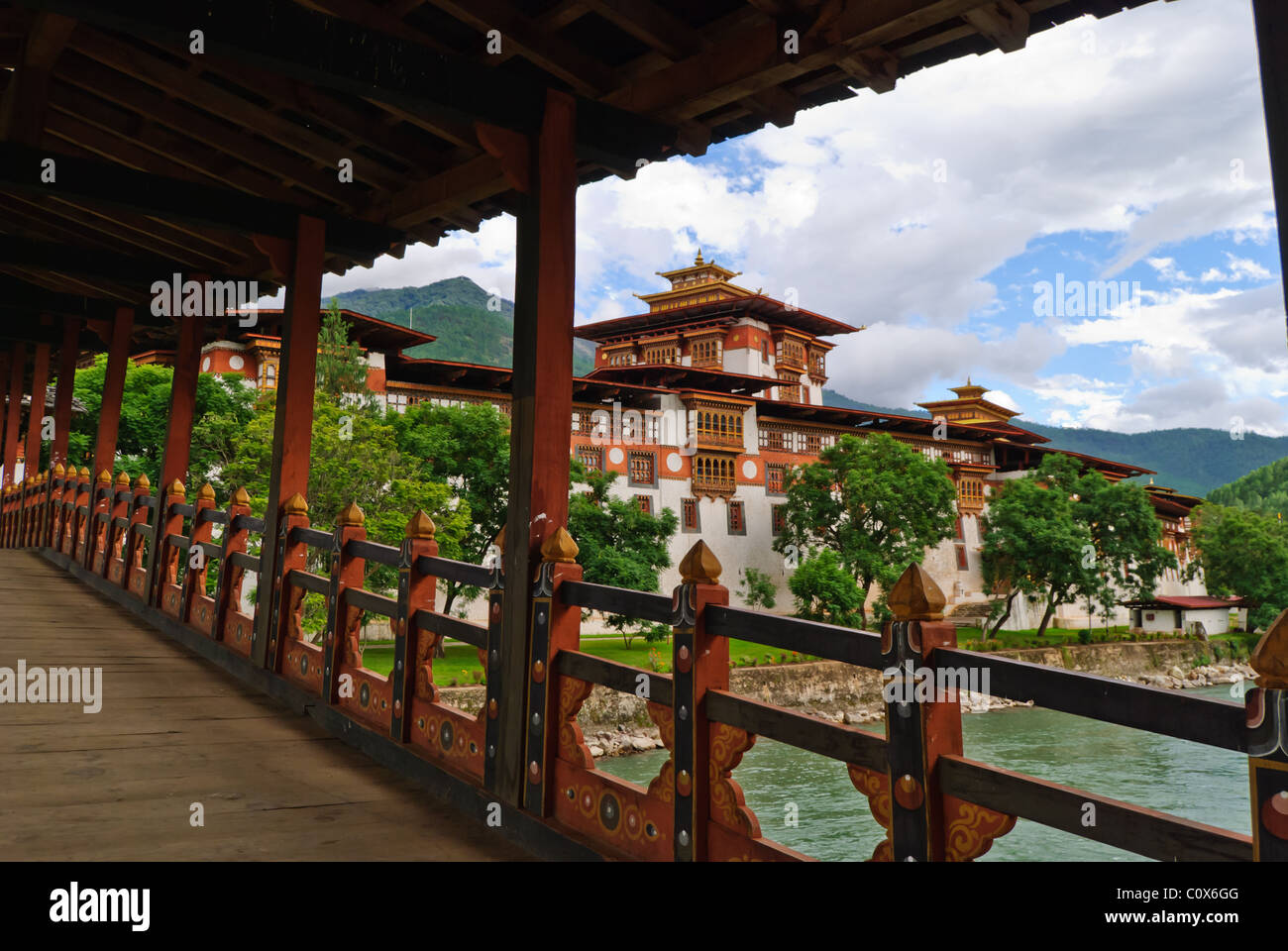Punakha Dzong and its traditional cantilever bridge, Punakha, Bhutan Stock Photo