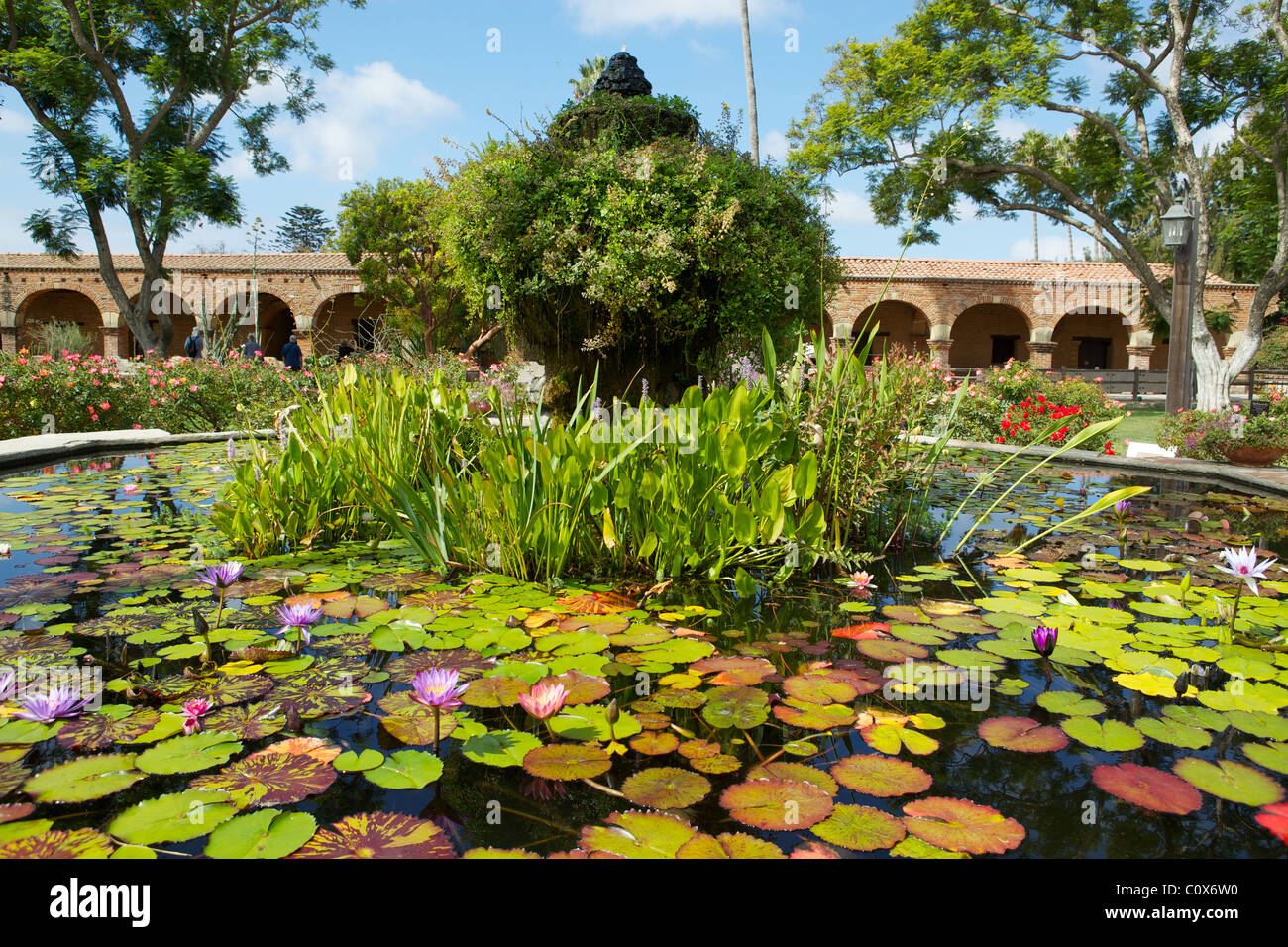 Courtyard mission san juan capistrano hires stock photography and