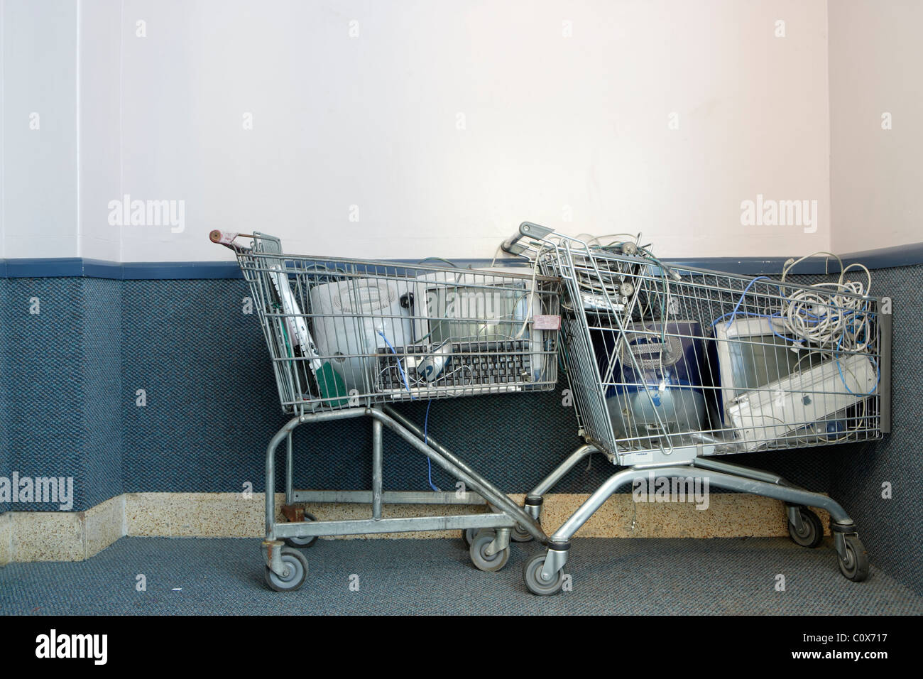 Shopping Trolley Outside House edu.svet.gob.gt