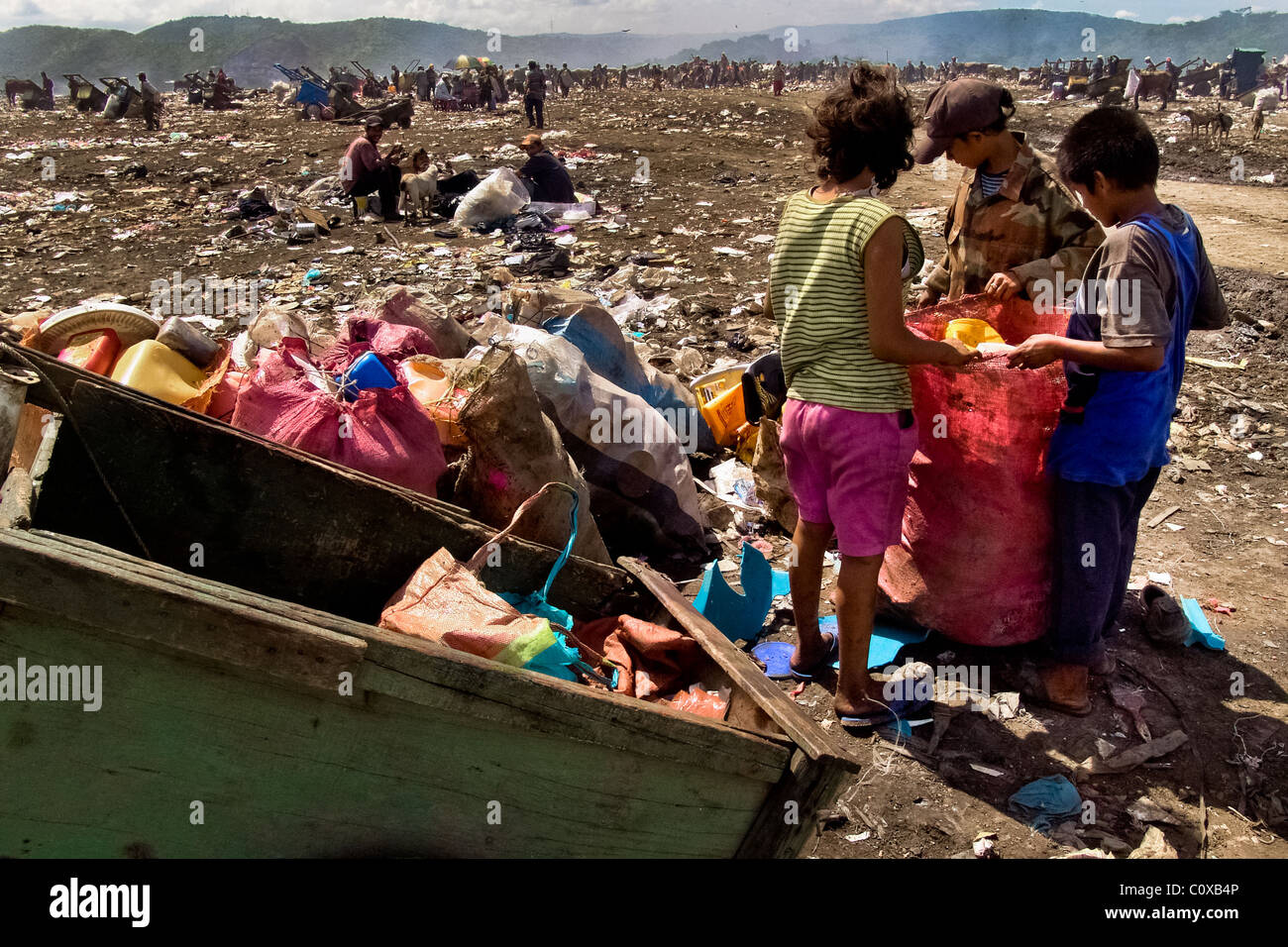 A Nicaraguan family members recollect plastic garbage for recycling in the garbage dump La Chureca, Managua, Nicaragua. Stock Photo