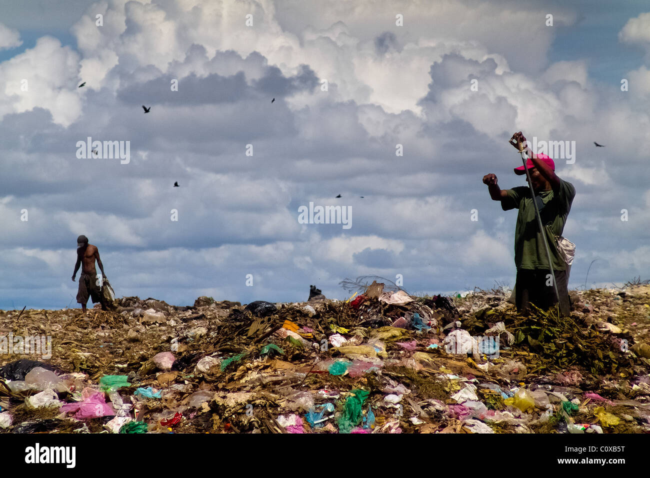 Nicaraguan men recollect trash for recycling in the garbage dump La Chureca, Managua, Nicaragua. Stock Photo