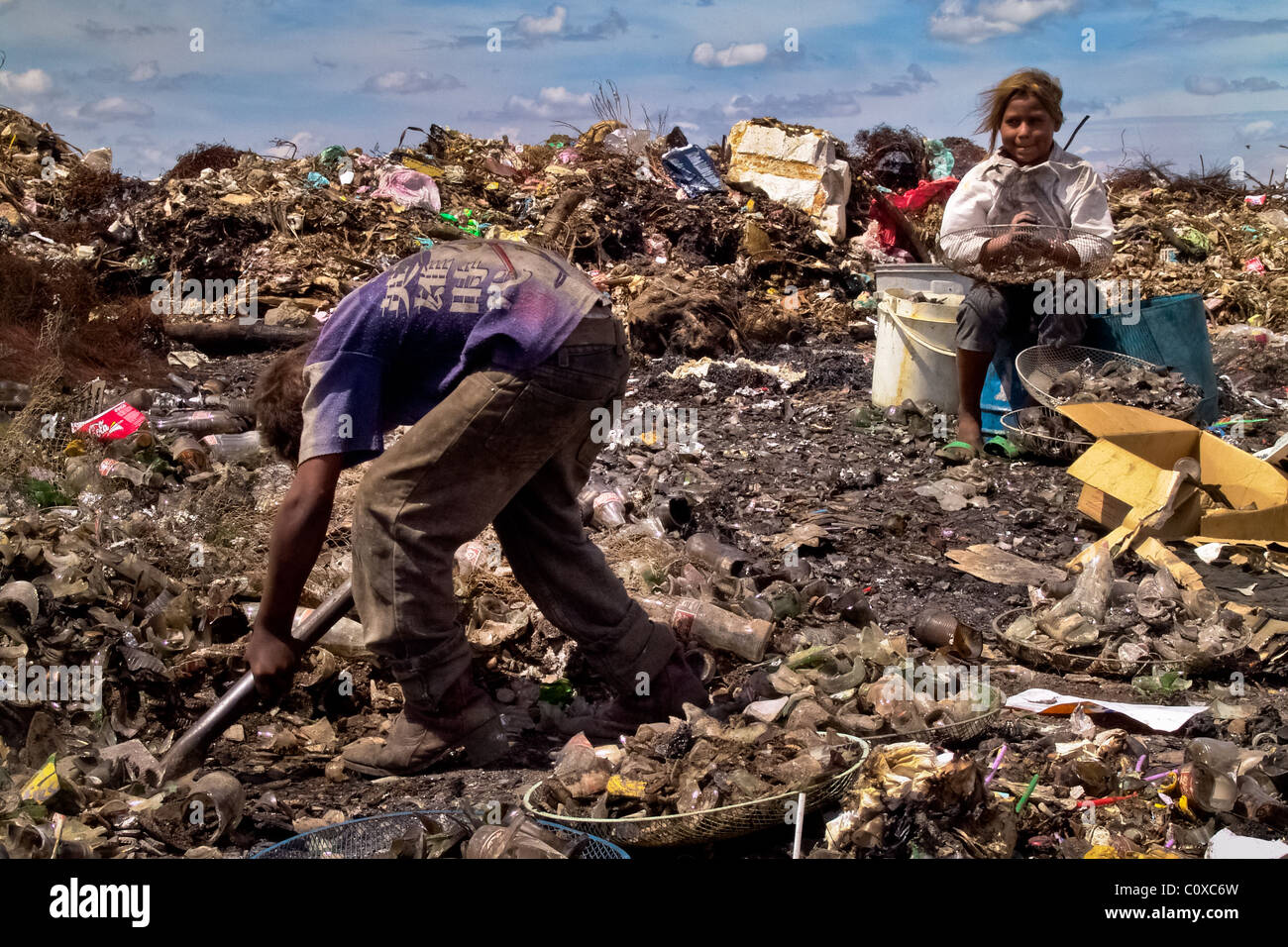 Nicaraguan kids recollect glass cullets for recycling in the garbage dump La Chureca, Managua