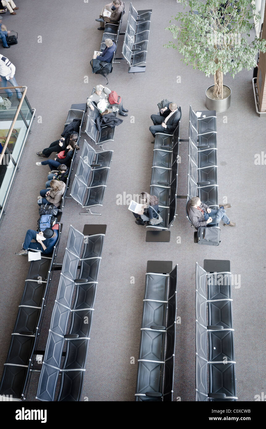 Passengers at the airport hi-res stock photography and images - Alamy