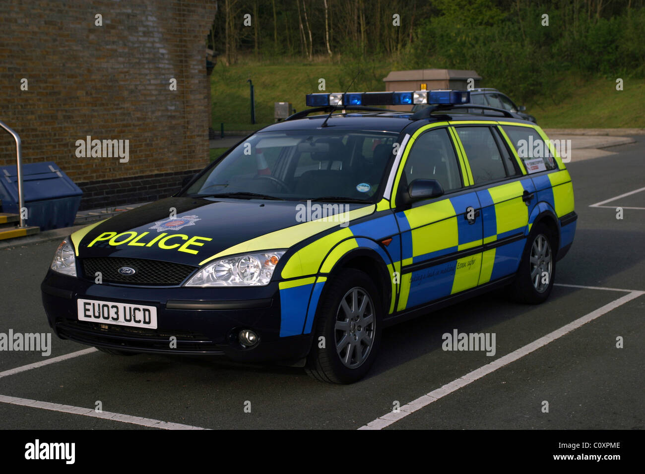 ford-mondeo-estate-traffic-unit-es-police-stock-photo-alamy