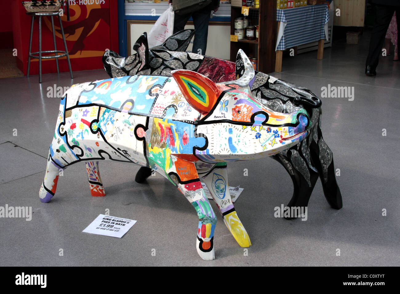 Pigs statues bath art exhibition hires stock photography and images