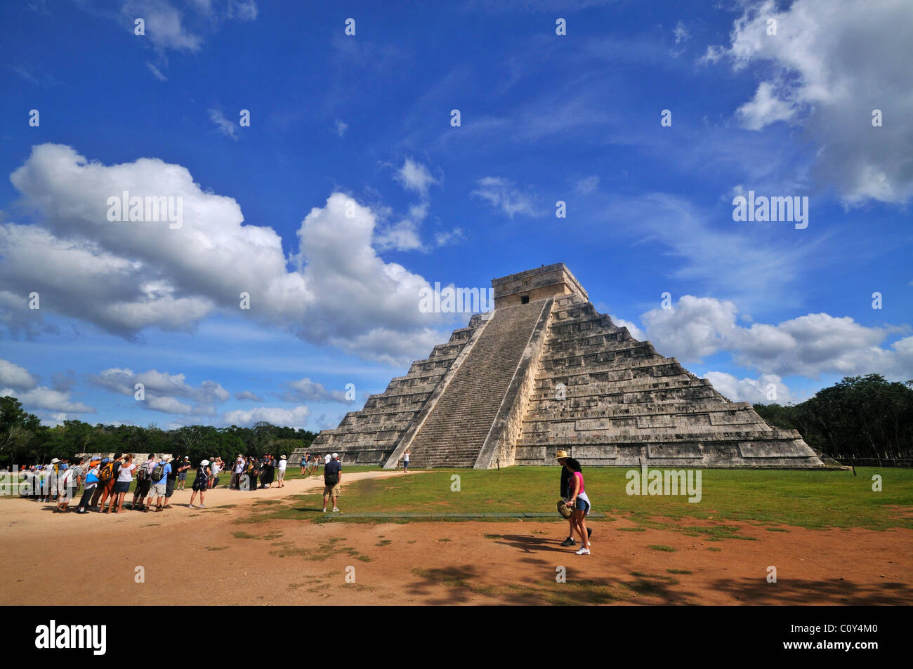 El Castlillo pyramid at Chichen Itza Stock Photo