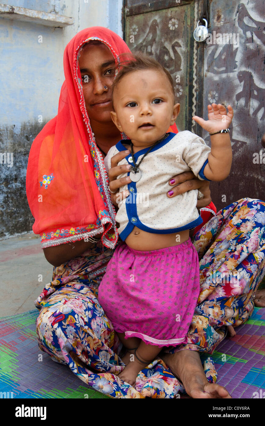 Portrait of an Indian woman and her child Stock Photo - Alamy
