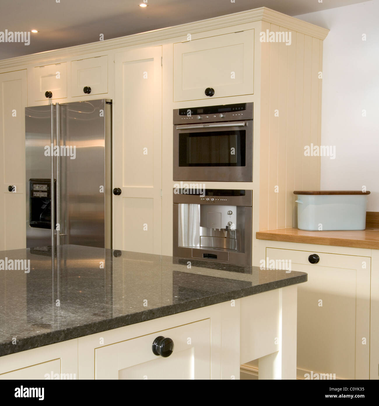 Contemporary Painted Kitchen Units With Built In Coffee Maker Contemporary Painted Kitchen Units With Built In Coffee Maker