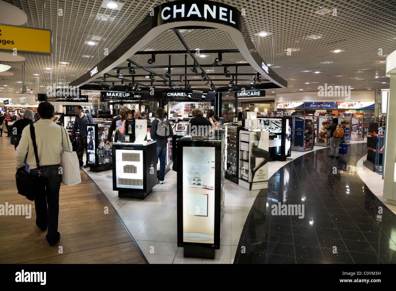 Chanel counter hi-res stock photography and images - Alamy