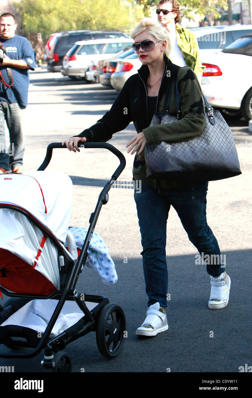 Gwen Stefani Shopping With Her Husband And Son At Lakeshore Los Angeles 