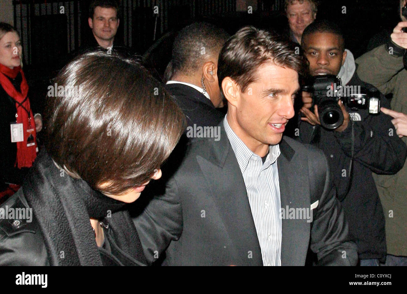 Tom Cruise and his wife Katie Holmes leave The Ivy restaurant, having spent over 2 hours dining inside. The pair smiled and Stock Photo