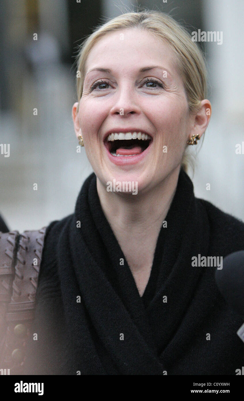 Kelly Rutherford Alamy Gossip Girl' star Kelly Rutherford, who is four months pregnant, leaves ...