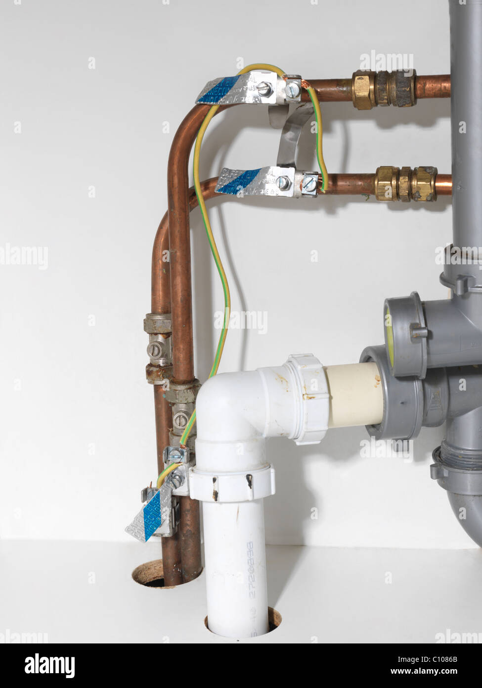 Earth Bonding Wires And Copper Pipes Under Kitchen Sink Stock Photo Alamy Earth Bonding Wires And Copper Pipes Under Kitchen Sink Stock Photo Alamy