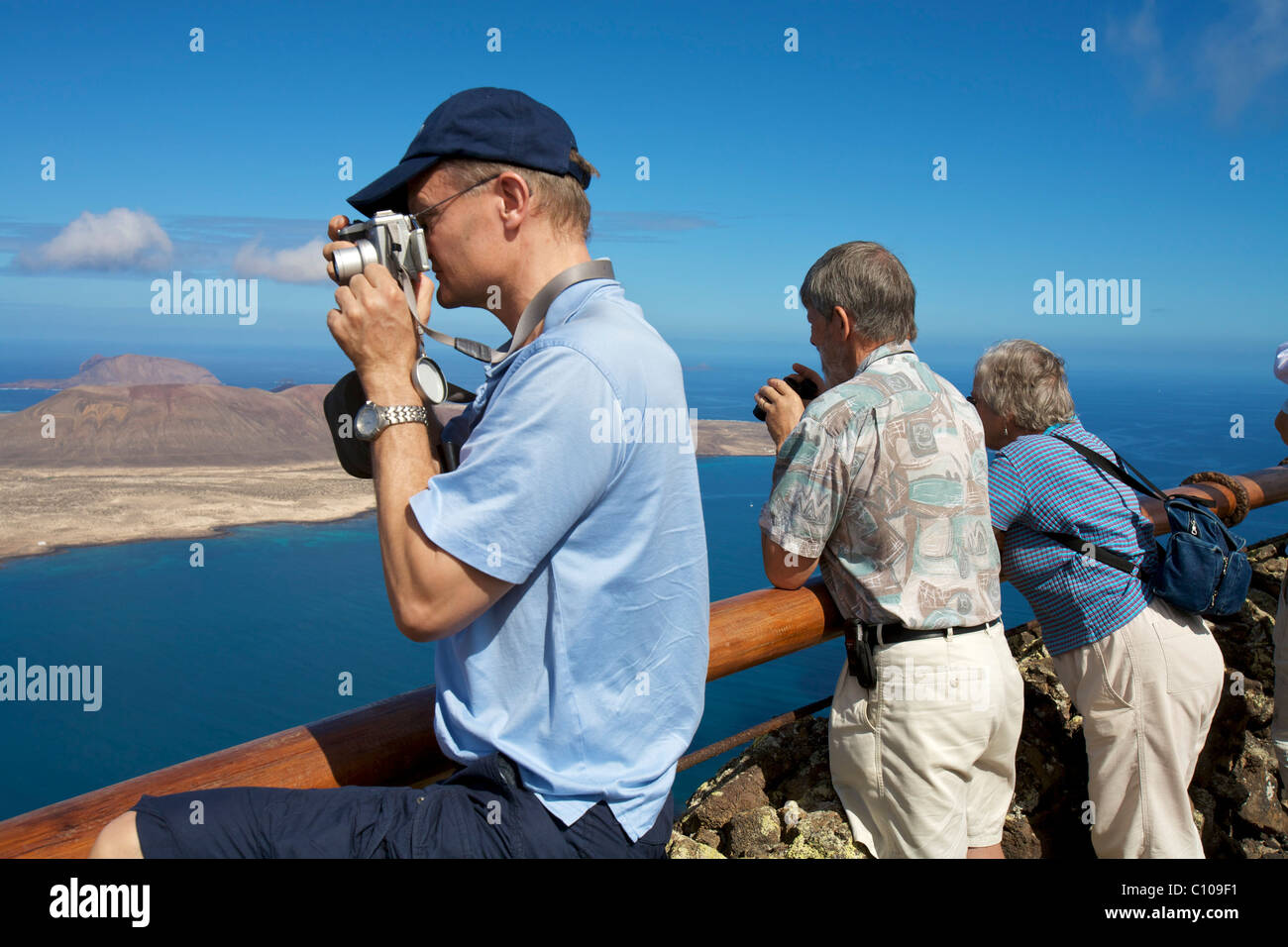 Tourists viewing and photographing Graciosa Island from Mirador del Río ...