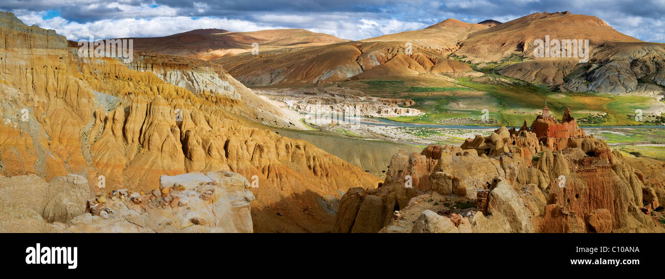 Panorama of ruins of an ancient city Kjunlung-Nulkar in Tibet near Sutledg river. Stock Photo