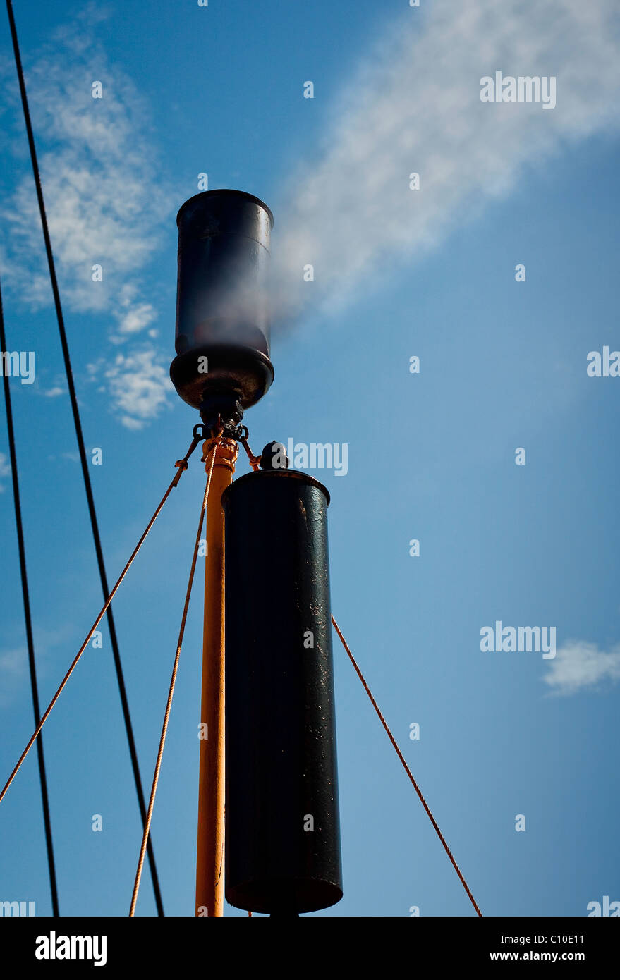 Ships horn hi-res stock photography and images - Alamy