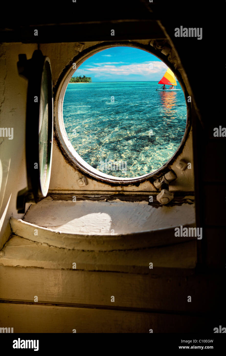 Circular porthole hires stock photography and images Alamy