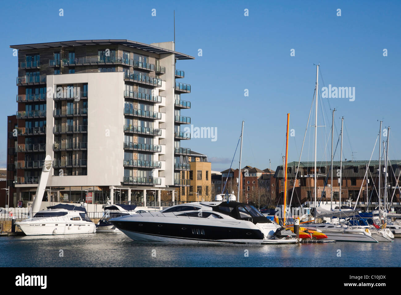 Admirals Quay Luxury Apartments At Ocean Village Marina - 