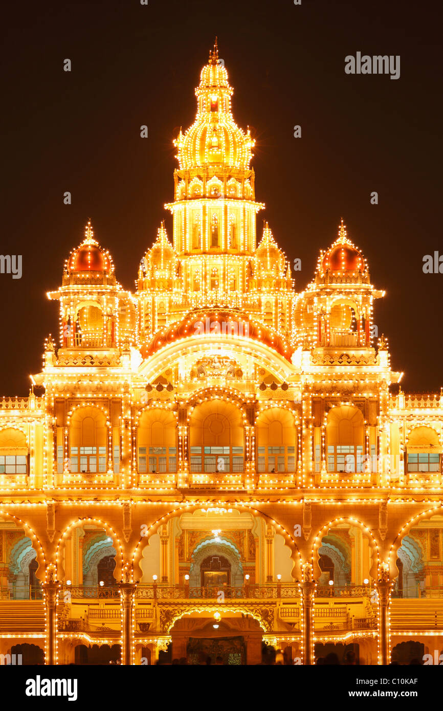Detail of Maharaja's Palace, Mysore Palace, Amba Vilas, illumination on ...