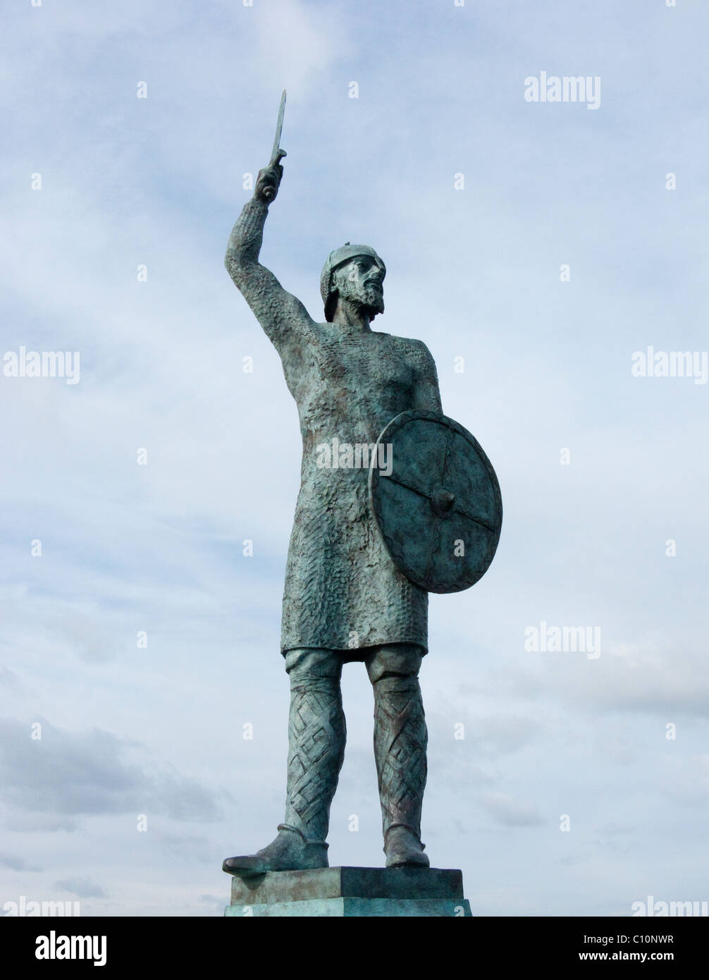 Byrhtnoth the Earldorman of Essex, statue at end of promenade, Maldon ...