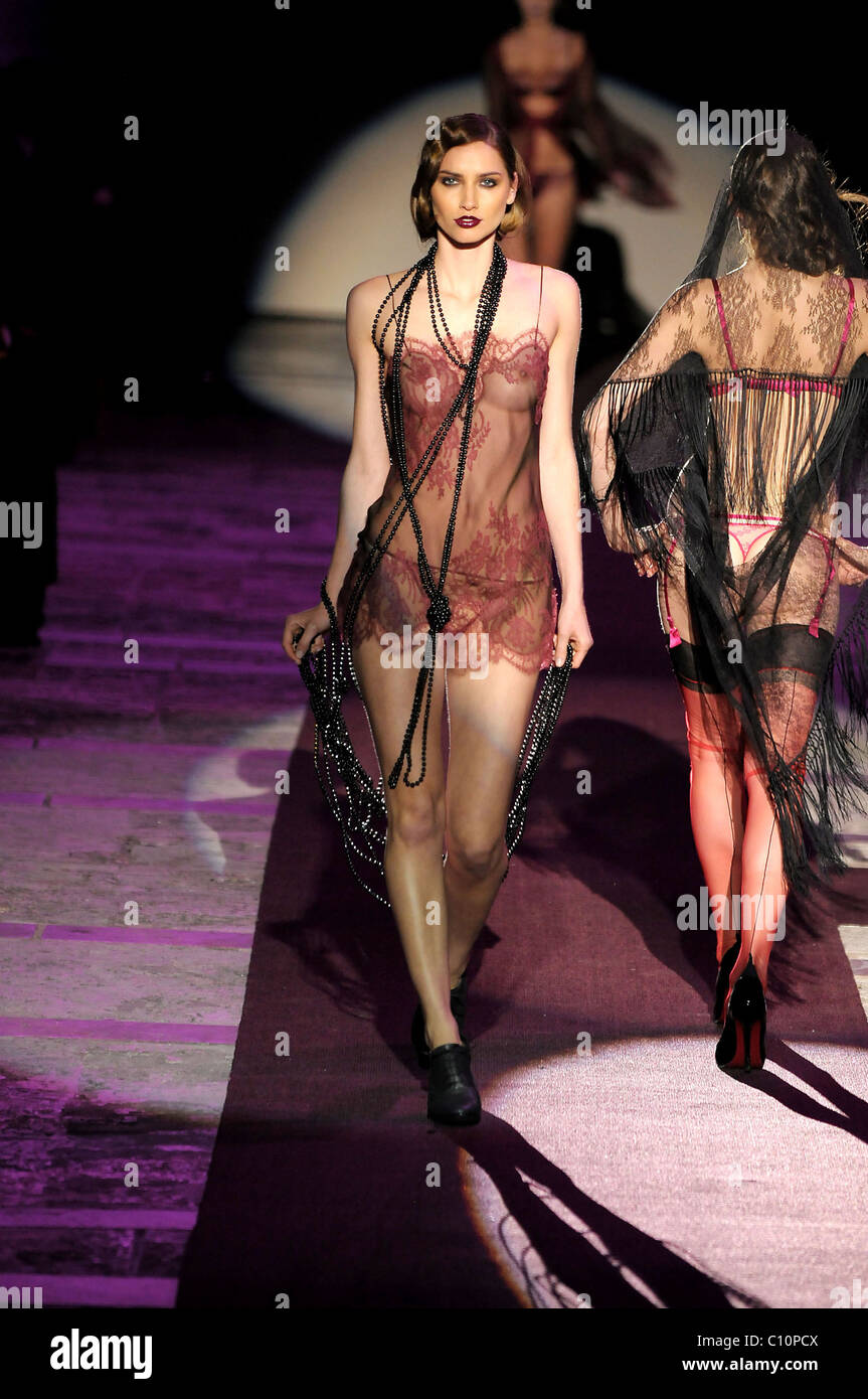 https://c8.alamy.com/comp/C10PCX/model-from-the-carine-gilson-couture-fashion-show-lingerie-miami-event-C10PCX.jpg