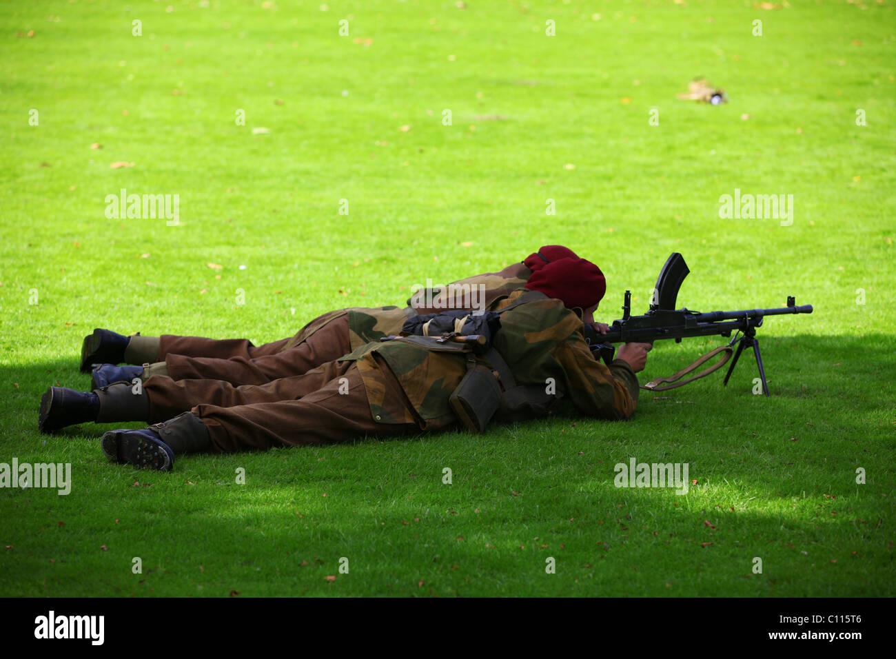 Reconstruction WW2 British troops firing Bren gun Stock Photo