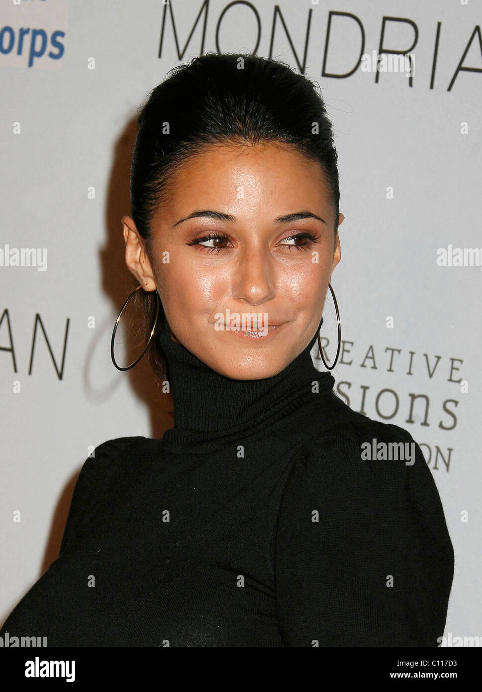 Emmanuelle chriqui children mending gala hi-res stock photography and ...