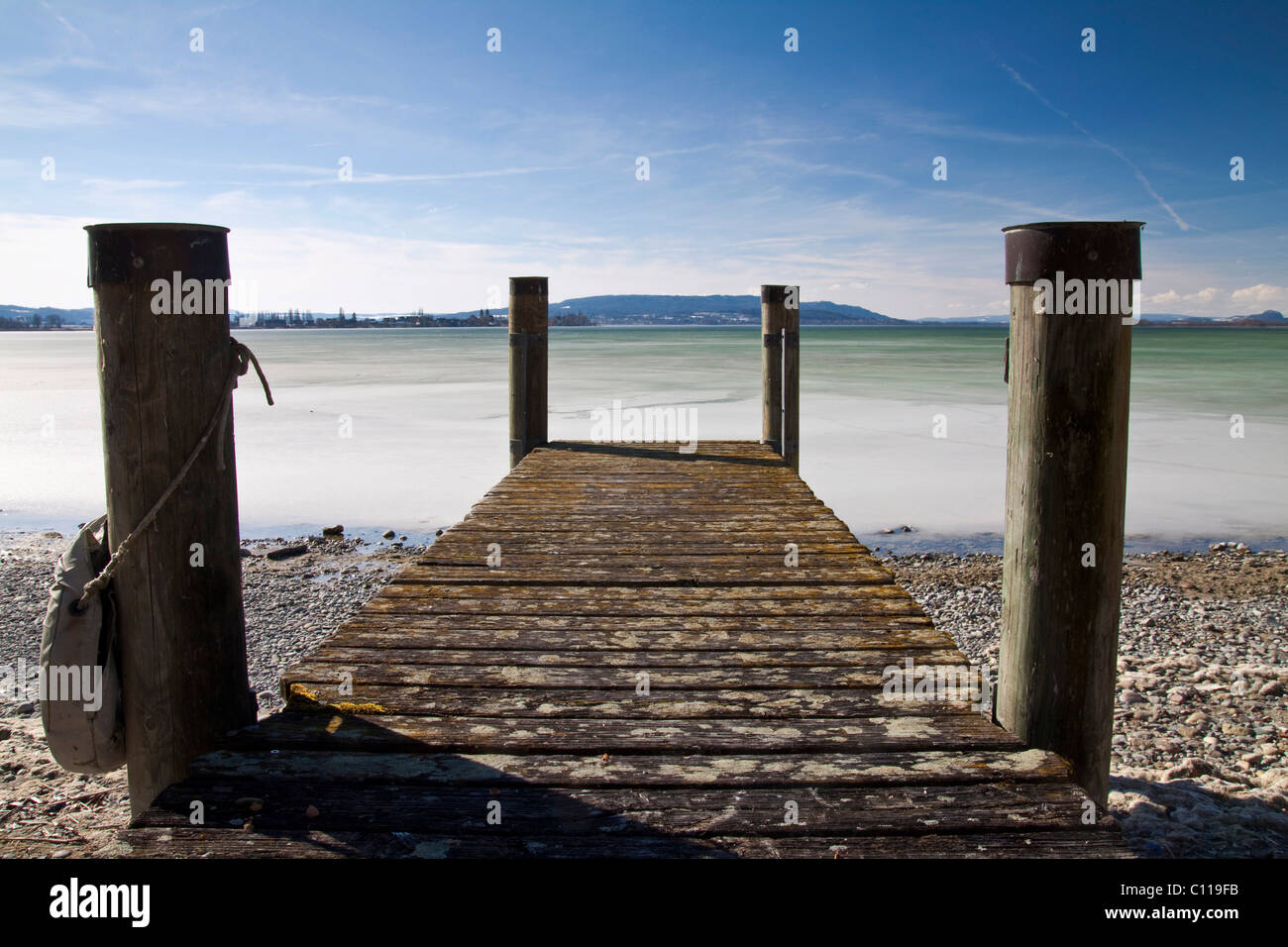 Small pier with the frozen Gnadensee lake in Allensbach in winter, Lake ...