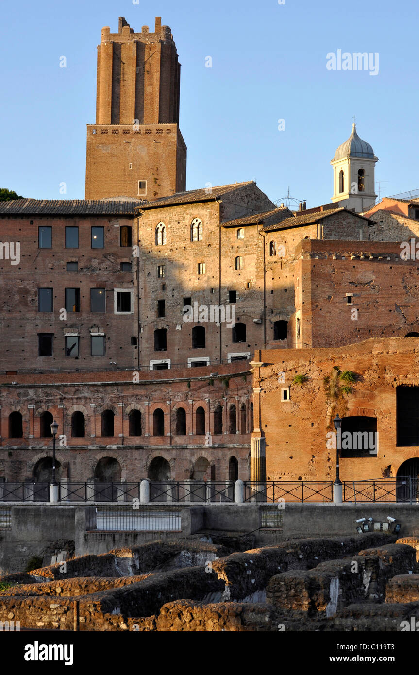 Torre delle Milizie, Trajan's markets, Santa Caterina da Siena a Magnanapoli Church, Via Alessandrina, Rome, Lazio, Italy Stock Photo