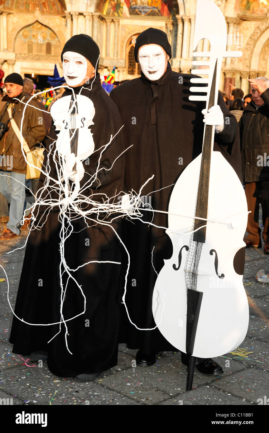 Venice carnival man in black hi-res stock photography and images - Alamy