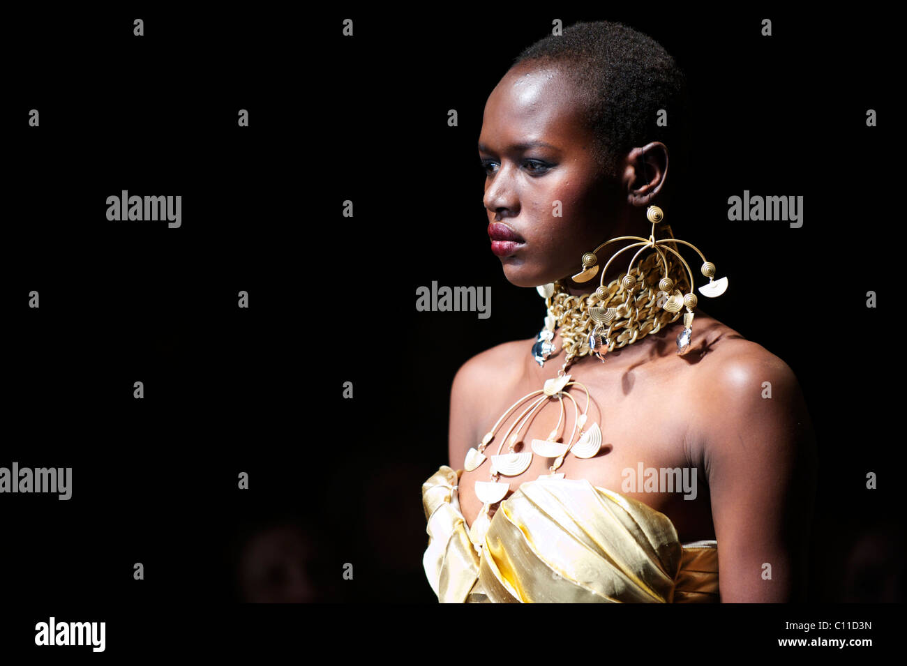 African black female model catwalk hi-res stock photography and 