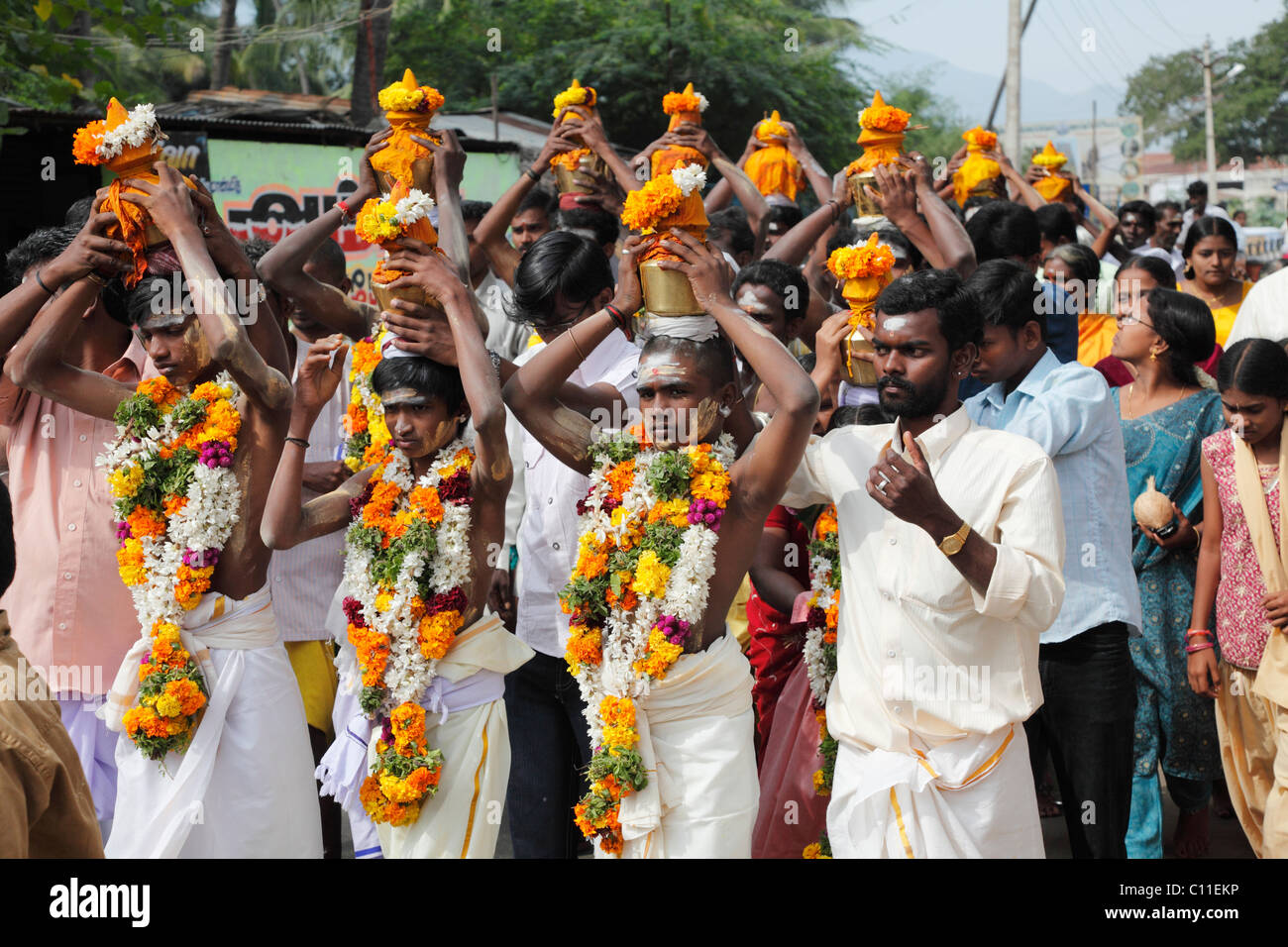 Procession of pilgrims with offerings, Thaipusam festival in Tenkasi, Tamil Nadu, Tamilnadu, South India, India, Asia Stock Photo