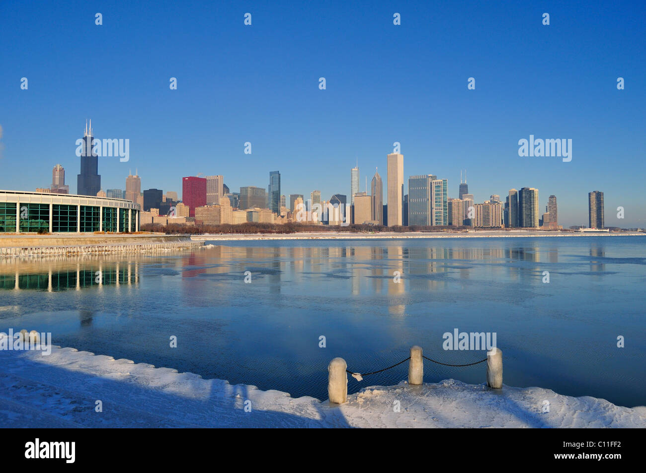 Ice forming in the lakefront harbors of Lake Michigan reflect the city skyline on a very cold December morning. Chicago, Illinois, USA. Stock Photo