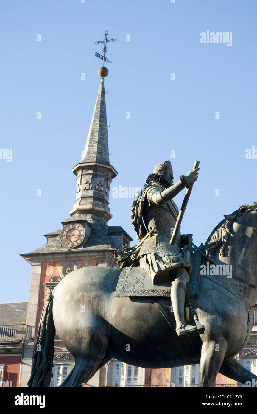 The Plaza Mayor, Madrid, Spain. Statue of King Philip III on horseback. Casa de la Panadería in the background Stock Photo