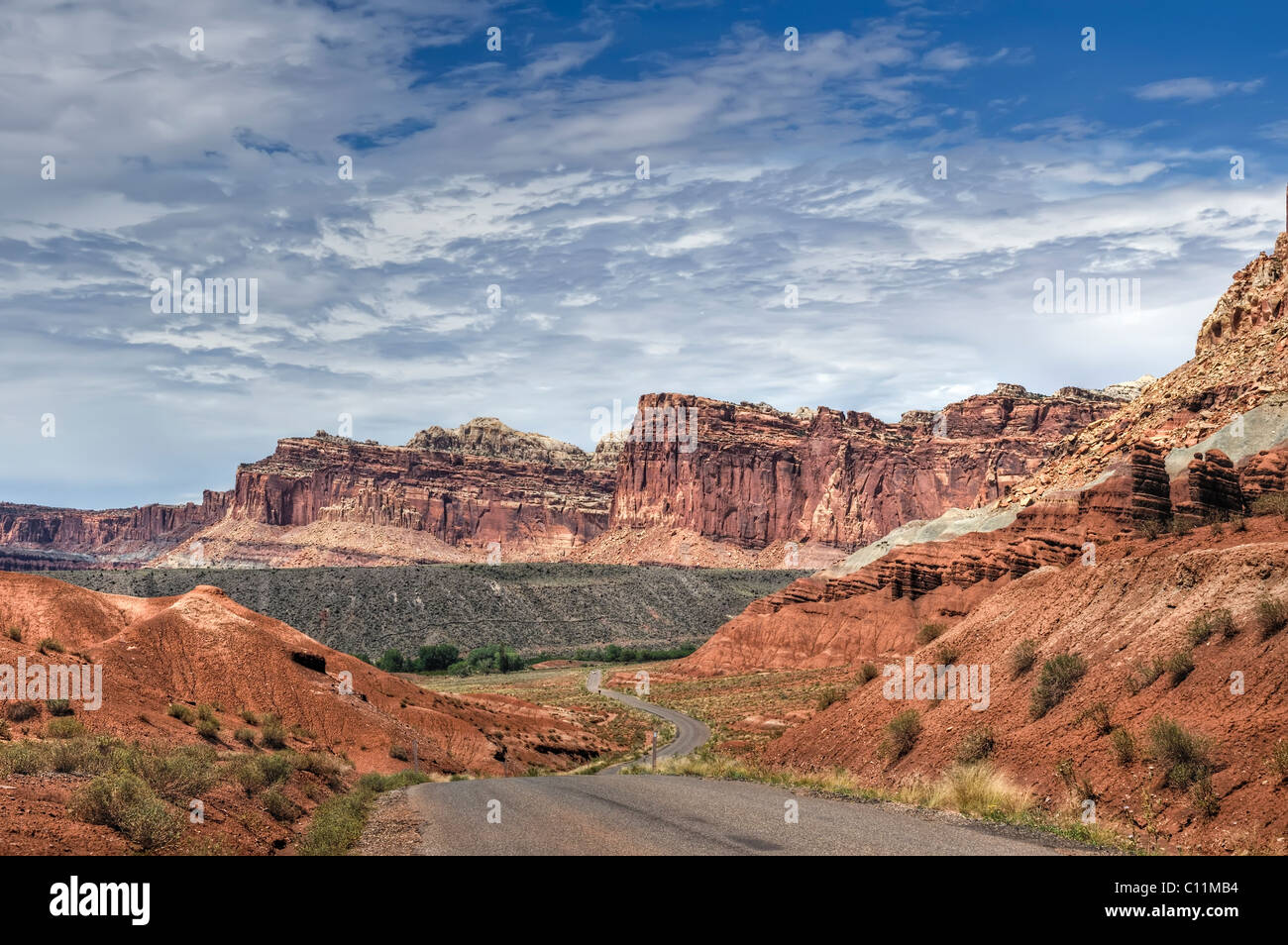 Lonely canyon road hi-res stock photography and images - Alamy