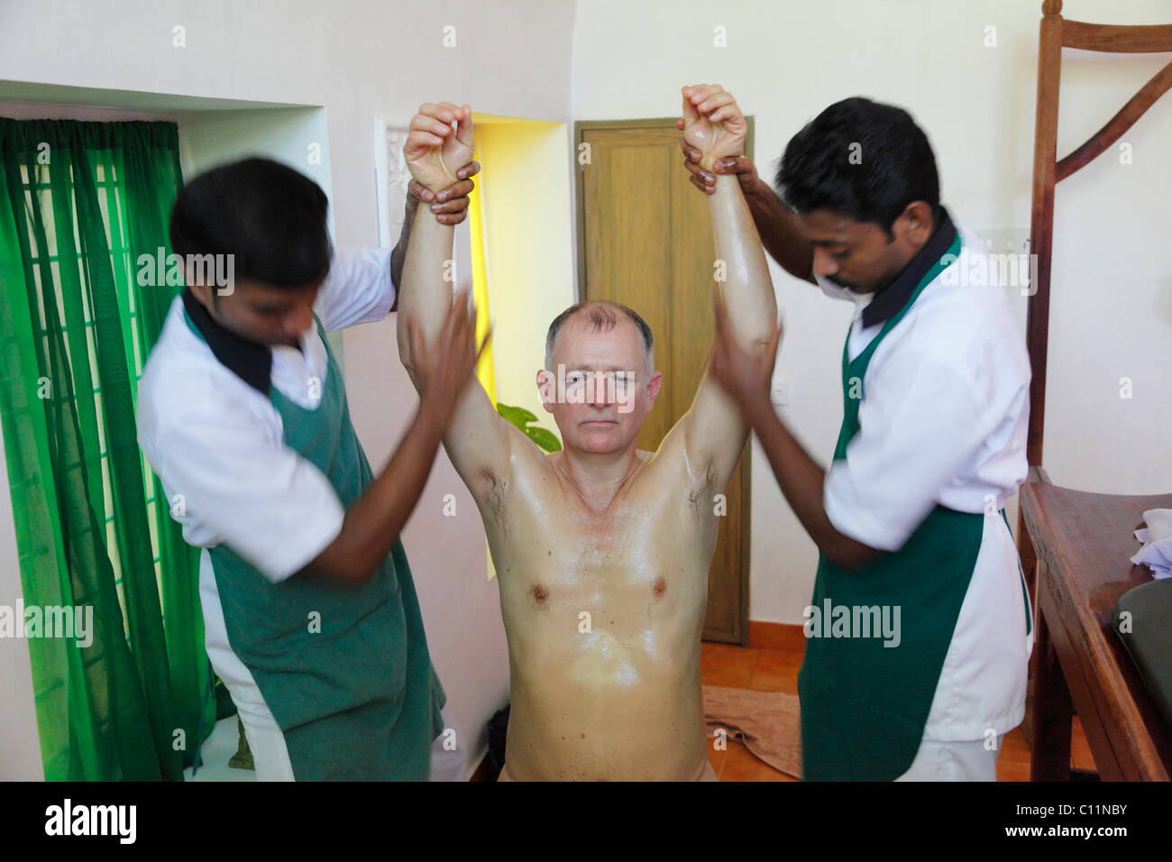 Abhyanga oil massage, Ayurvedic treatment, Bethsaida Hermitage near Kovalam, Kerala, southern India, India, Asia Stock Photo