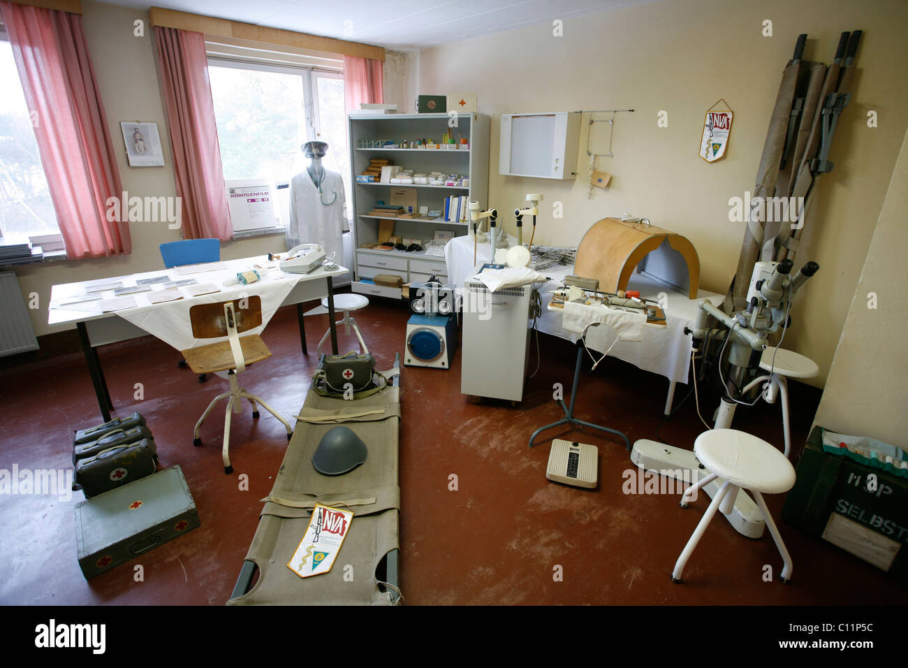 Page 2 Old Ddr Buildings High Resolution Stock Photography And Images Alamy