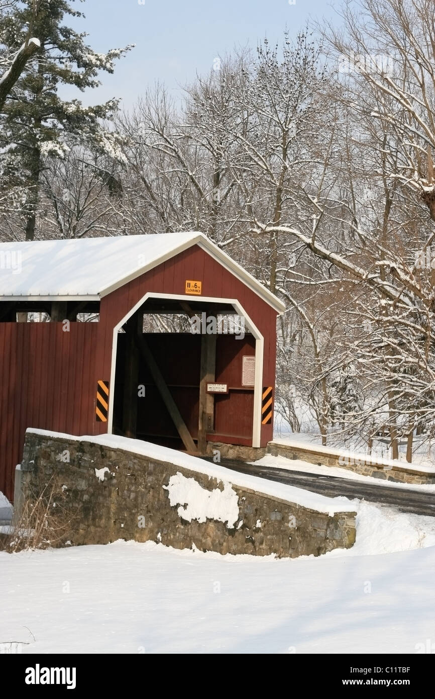 Covered bridge in Lancaster County, Pennsylvania USA Stock Photo
