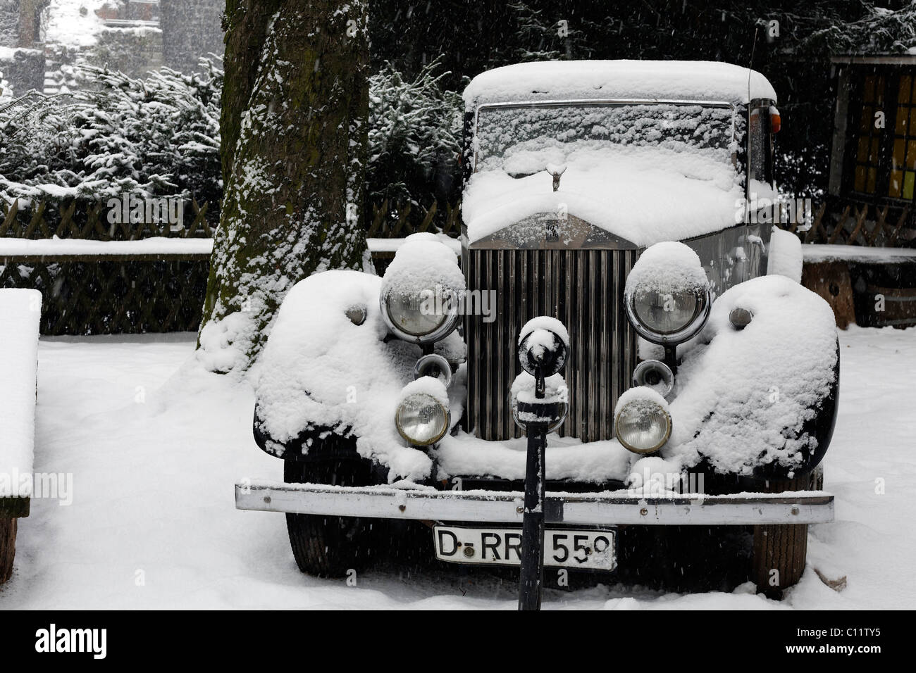 Rolls-Royce Phantom III vintage car, snow-covered, Duesseldorf-Kaiserswerth, North Rhine-Westphalia, Germany, Europe Stock Photo