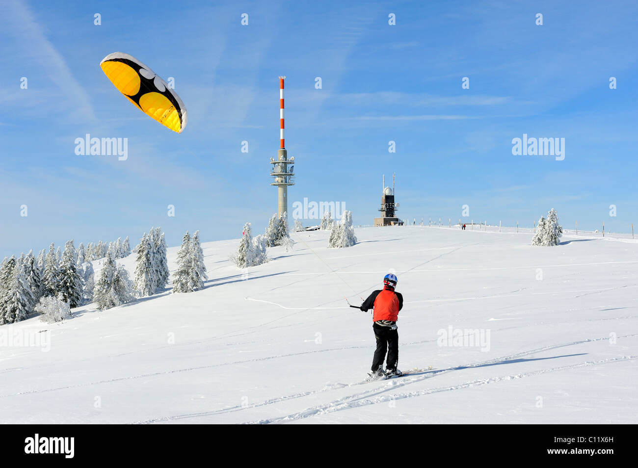 Snowkiting on Mt. Feldberg, in the back the new Feldbergturm antenna, Landkreis Breisgau-Hochschwarzwald district Stock Photo