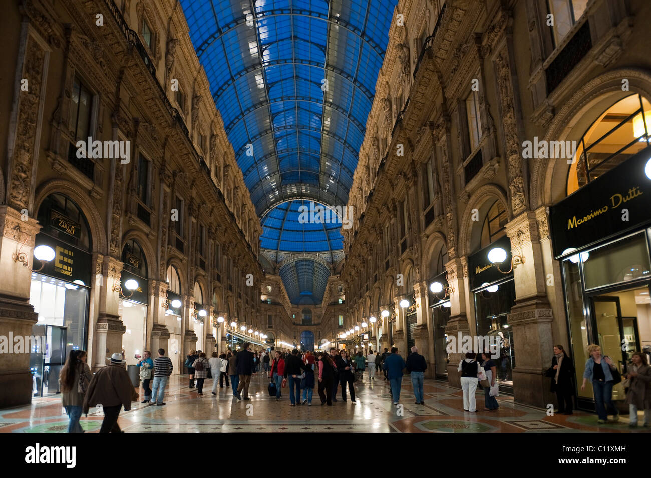 Galleria mall hi-res stock photography and images - Alamy