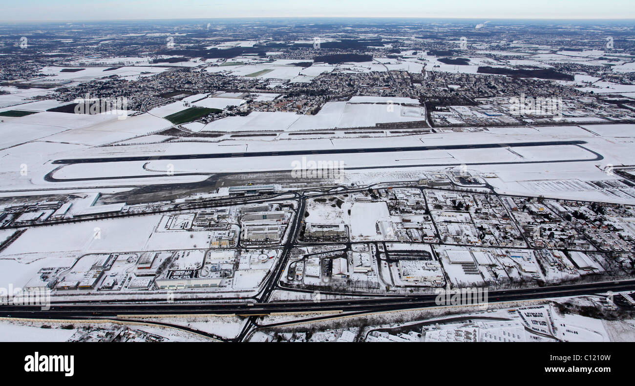 Aerial, airport Dortmund, A40, B1, highway, Ruhrschnellweg highway, snow, Ruhrgebiet region, North Rhine-Westphalia Stock Photo